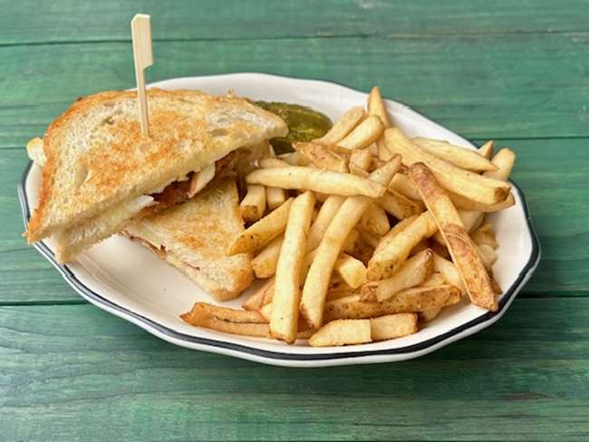 VT APPLE, BACON & CHEDDAR MELT